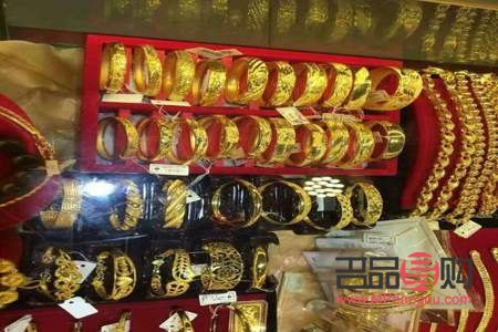 <h3>当黄金是去当铺还是金店？一篇详解指南</h3>