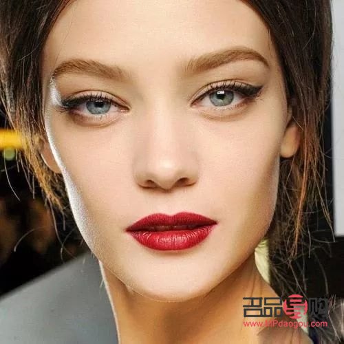 <h3>画彩妆怎么清洁</h3>