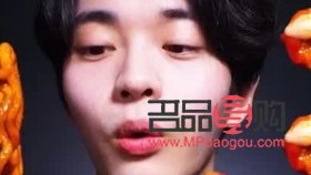 <h3>画彩妆怎么清洁</h3>