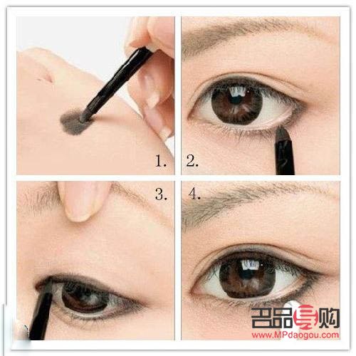 画眼线步骤详解：打造迷人电眼