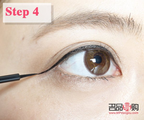 假眼睫毛怎么粘上(假眼睫毛怎么粘上去的视频)