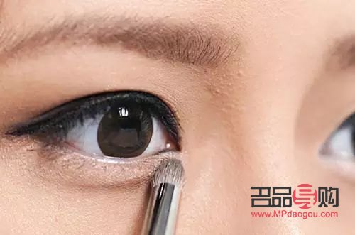 卧蚕和眼袋对照图片(卧蚕和眼袋对照图片女)