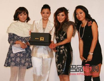 面部彩妆怎么卸掉(面部彩妆怎么卸掉视频)