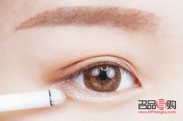 左眼睛卧蚕地方肿了不疼不痒(左眼睛卧蚕地方肿了不疼不痒怎么办)