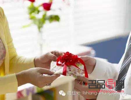 <h3>见面礼物可以送吗？探究送礼的礼仪与文化</h3>