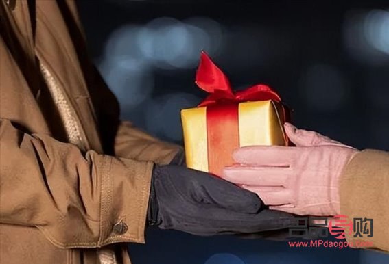 <h3>见面礼物可以送吗？探究送礼的礼仪与文化</h3>