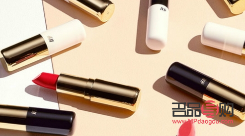 <h3>彩妆怎么定型不掉</h3>