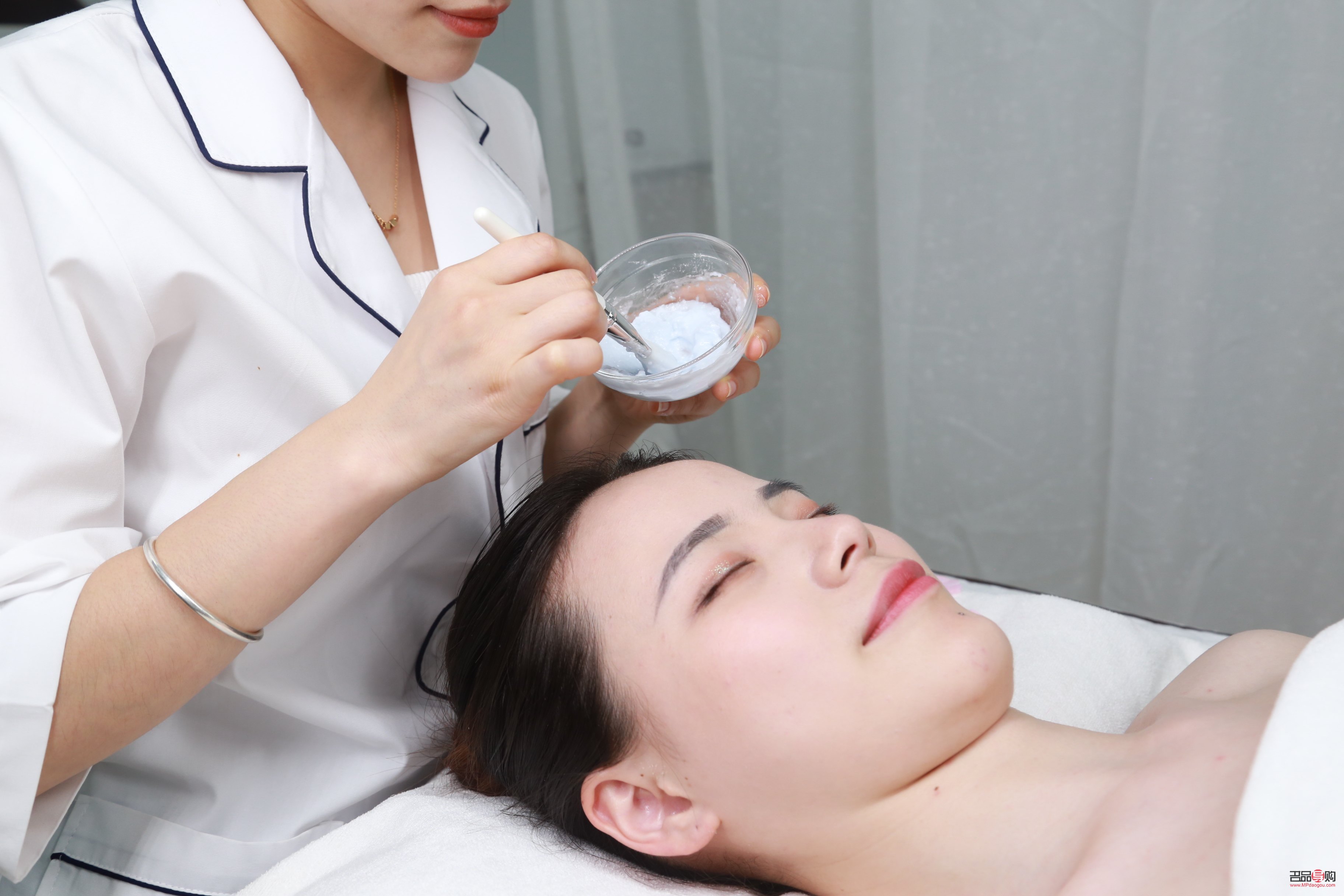 学美容好赚钱吗(学美容好赚钱吗女生)