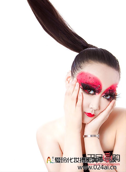 国旗彩妆怎么画