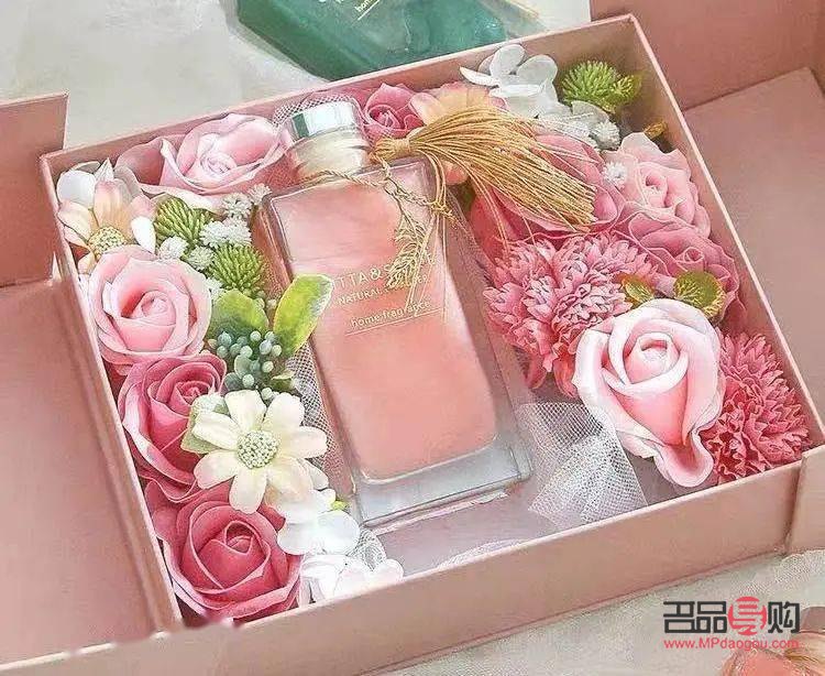 <h3>怎么送儿媳妇礼物呢</h3>