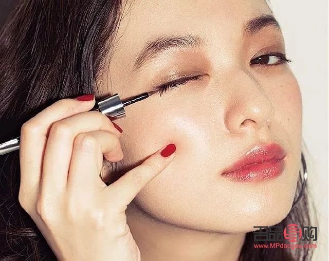 探秘日本彩妆：精致、时尚与匠心独具的化妆艺术