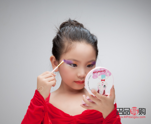 女童彩妆怎么化(小女孩彩妆)