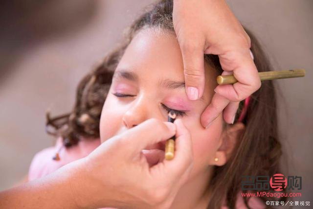 女童彩妆怎么化(小女孩彩妆)