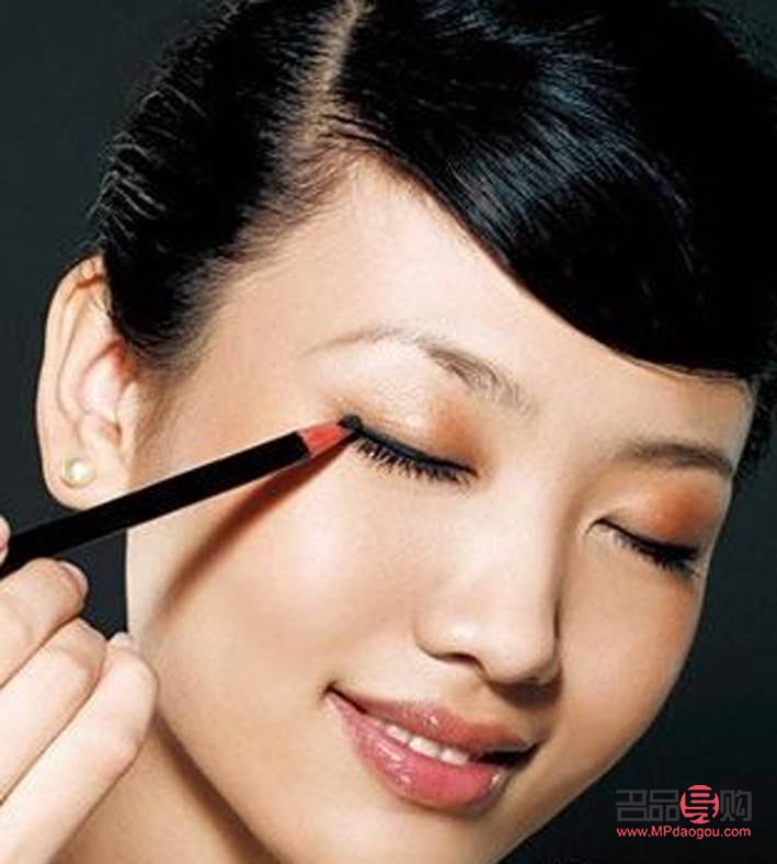 基础大眼妆108个秘诀是什么(基础大眼妆108个秘诀是什么呢)