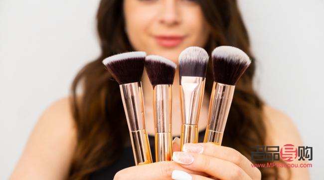 彩妆刷子如何清洗(彩妆刷子如何清洗视频)