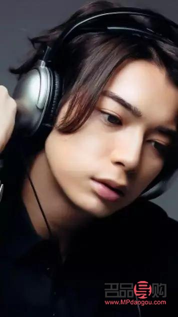 男生眼线用什么颜色(男生眼线用什么颜色好)