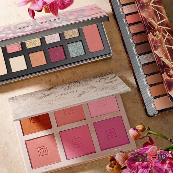 彩妆拼音怎么写的(彩妆拼音怎么写的呀)