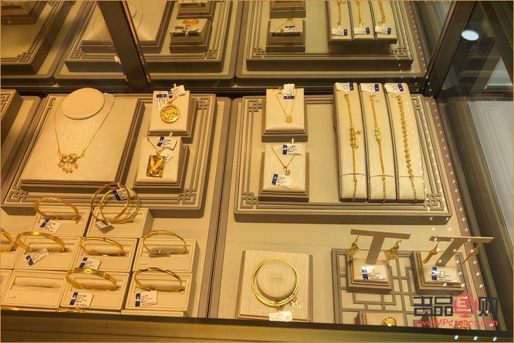 <h3>亚一金店回收价格探析:专业、公正与透明并存</h3> <h3>亚一金店回收价格探析:专业、公正与透明并存</h3>