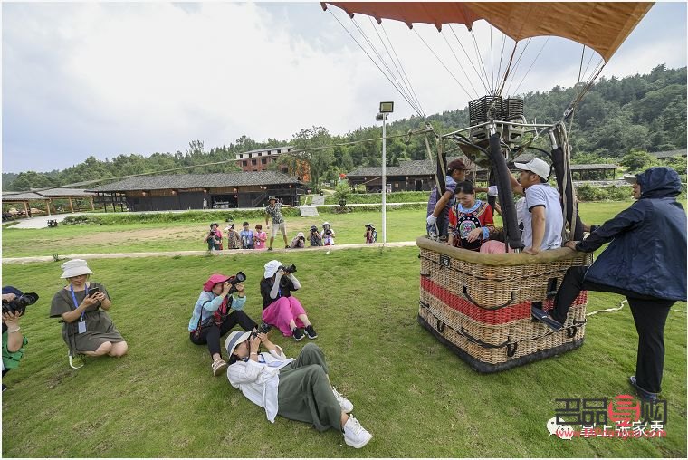 刚发工资买什么礼物好(刚发工资买什么礼物好一点)