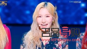 <h3>创意彩妆怎么定妆</h3>