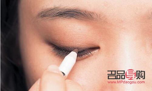 眼线液笔画眼线教程(眼线液笔画眼线教程图片)