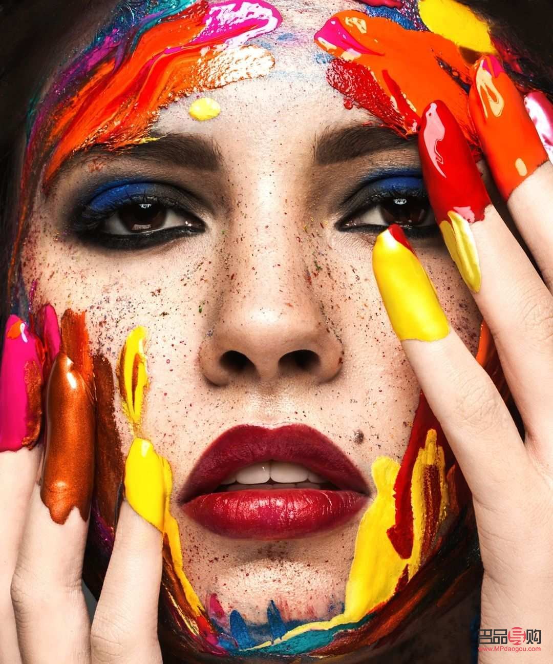 彩妆盛宴：炫彩活动，美丽出击！