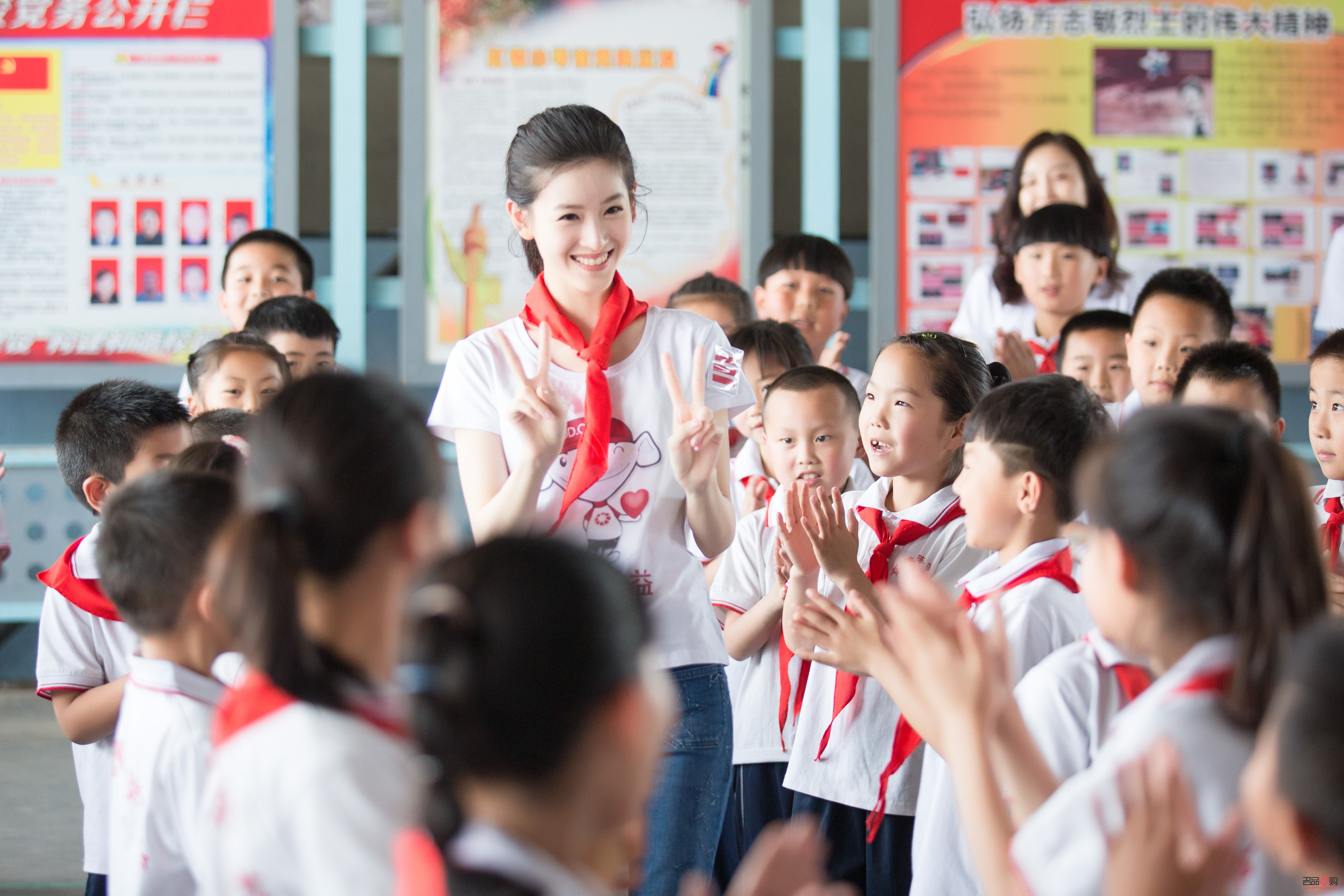 章泽天六一送什么礼物(章泽天的礼服)