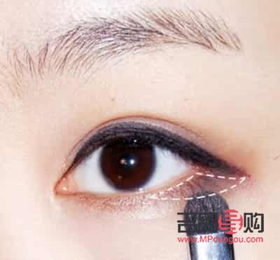 超浓眼妆化妆视频教程(超浓眼妆化妆视频教程全集)