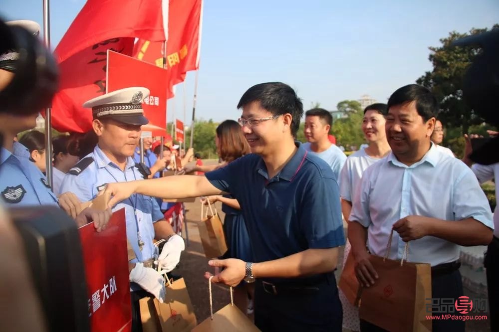 县委副书记礼物送啥？精心挑选，传递心意与责任