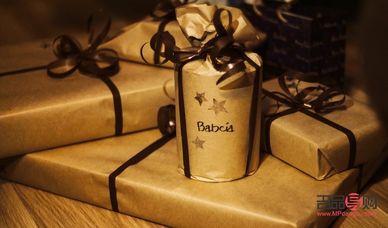 <h3>答谢客户送什么礼物：精心挑选，传递真诚与感激</h3>