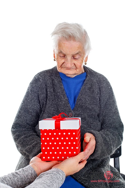 <h3>奶奶生日礼物送什么</h3>