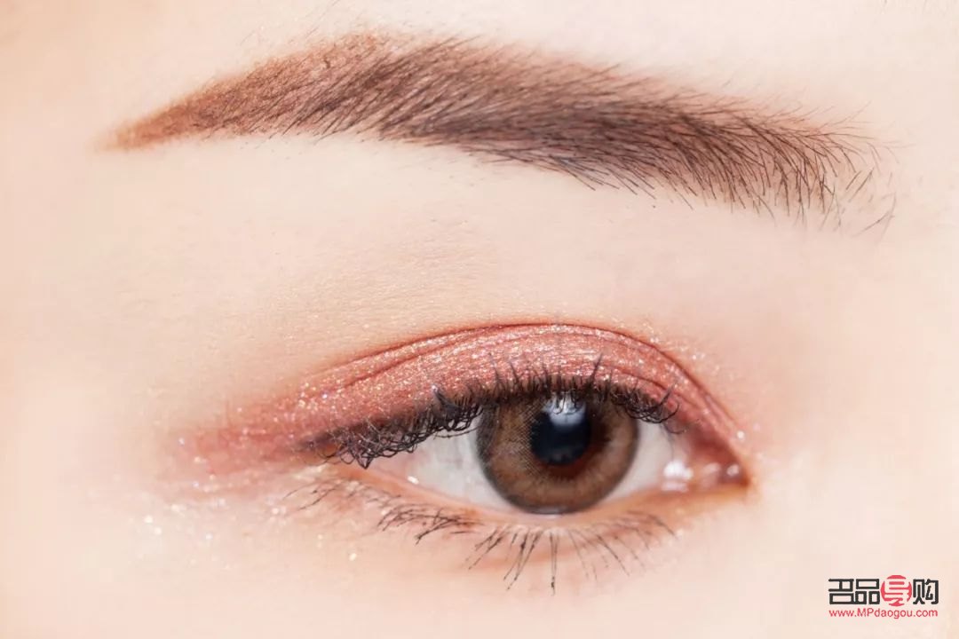 <h3>如何画彩妆眼妆</h3>