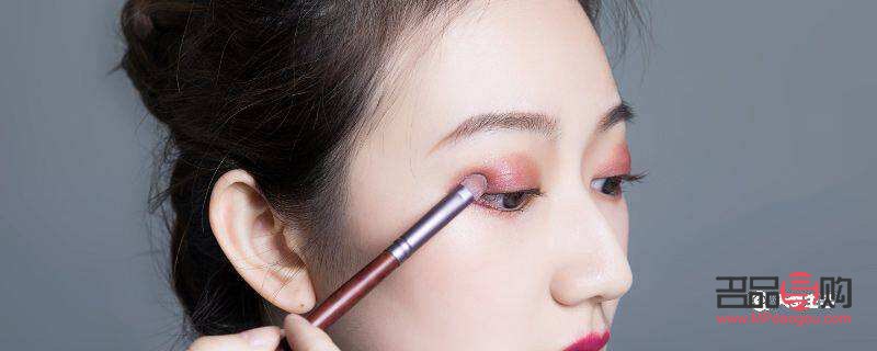 如何画眼影最简单最漂亮视频教学(如何画眼影最简单最漂亮视频教学下载)