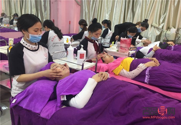 浏阳哪里有学美容(浏阳哪里有学美容的地方)