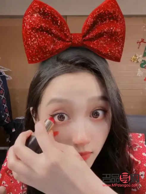 如何画眼影图解(如何画眼影图解视频)