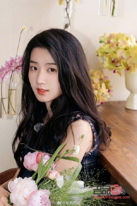 卢昱晓的眼睛是什么眼(卢昱晓的眼睛是什么眼型的)