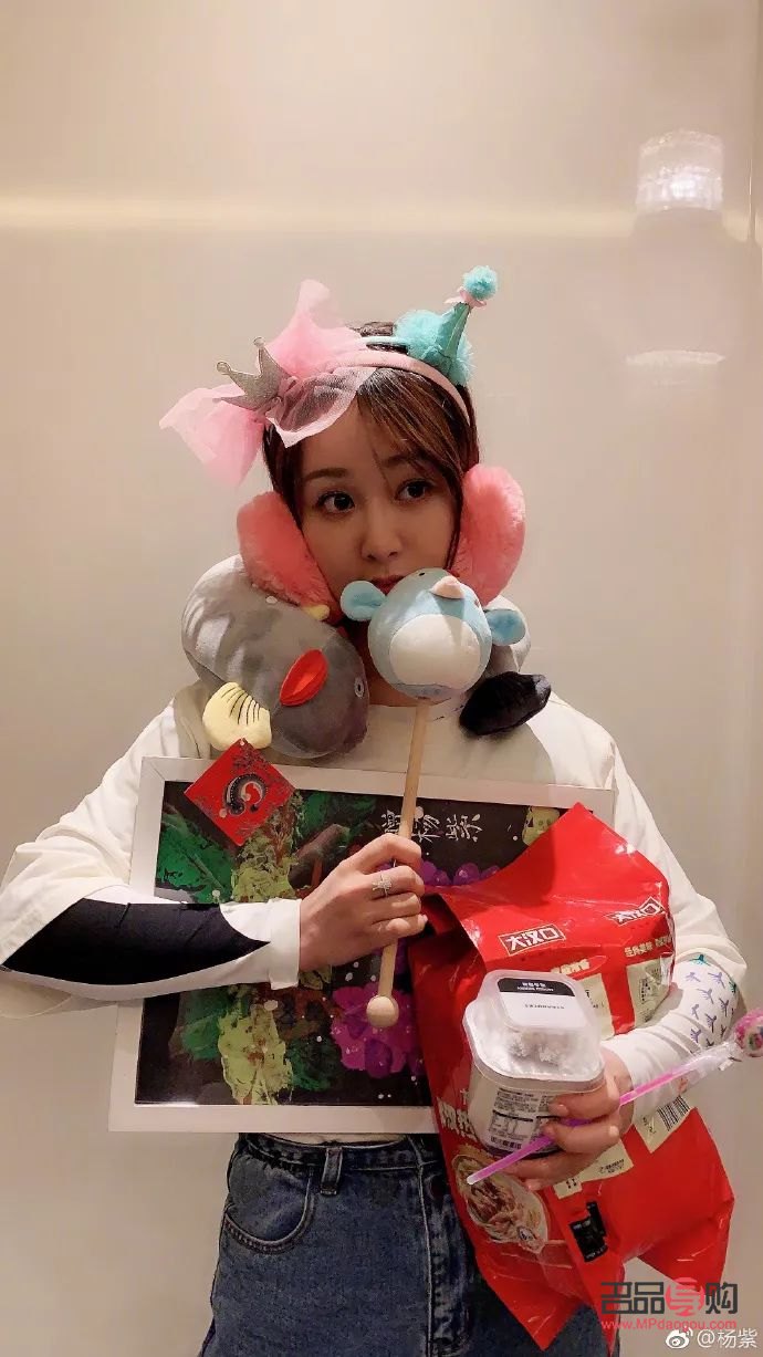 <h3>外甥女送他什么礼物好</h3>