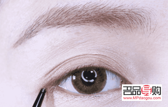 日常眼影怎么画才好看(日常眼影怎么画才好看图片)