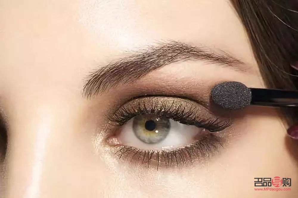 春季如何选择彩妆(春季如何选择彩妆颜色)