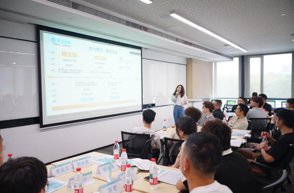 掌上大学开学营：以战略级人才培养夯实大学生市场核心壁垒