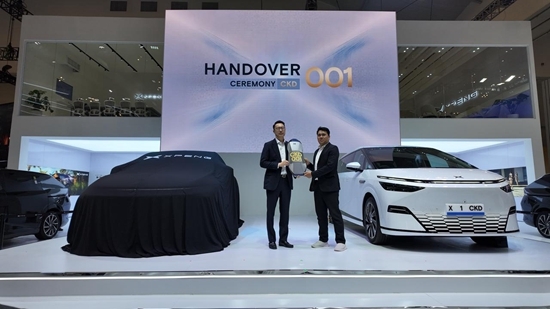 首台印尼本土生产小鹏X9交付，小鹏汽车全球本地化生产战略落地