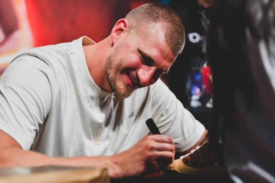 约基奇体验361度篮球鞋