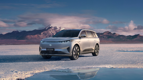 东风奕派eπ008内饰展示