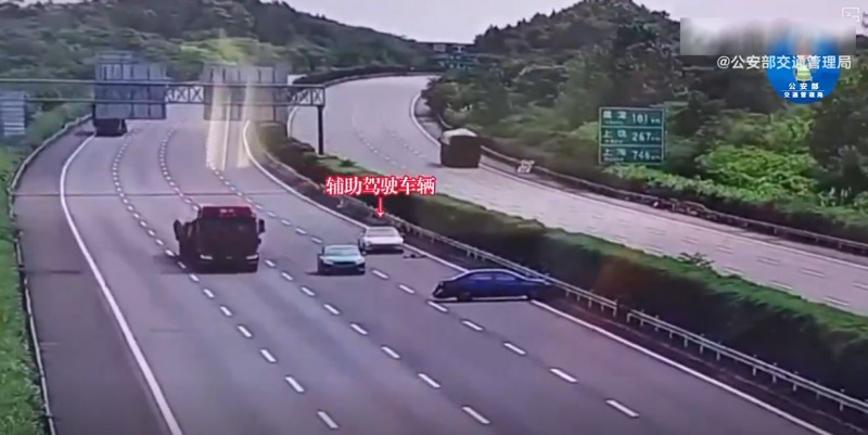 智能驾驶事故现场图