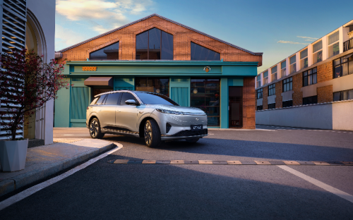 2025年20万内6座SUV终极对决：东风奕派eπ008对比零跑C16，哪款才是家庭出行最优选？