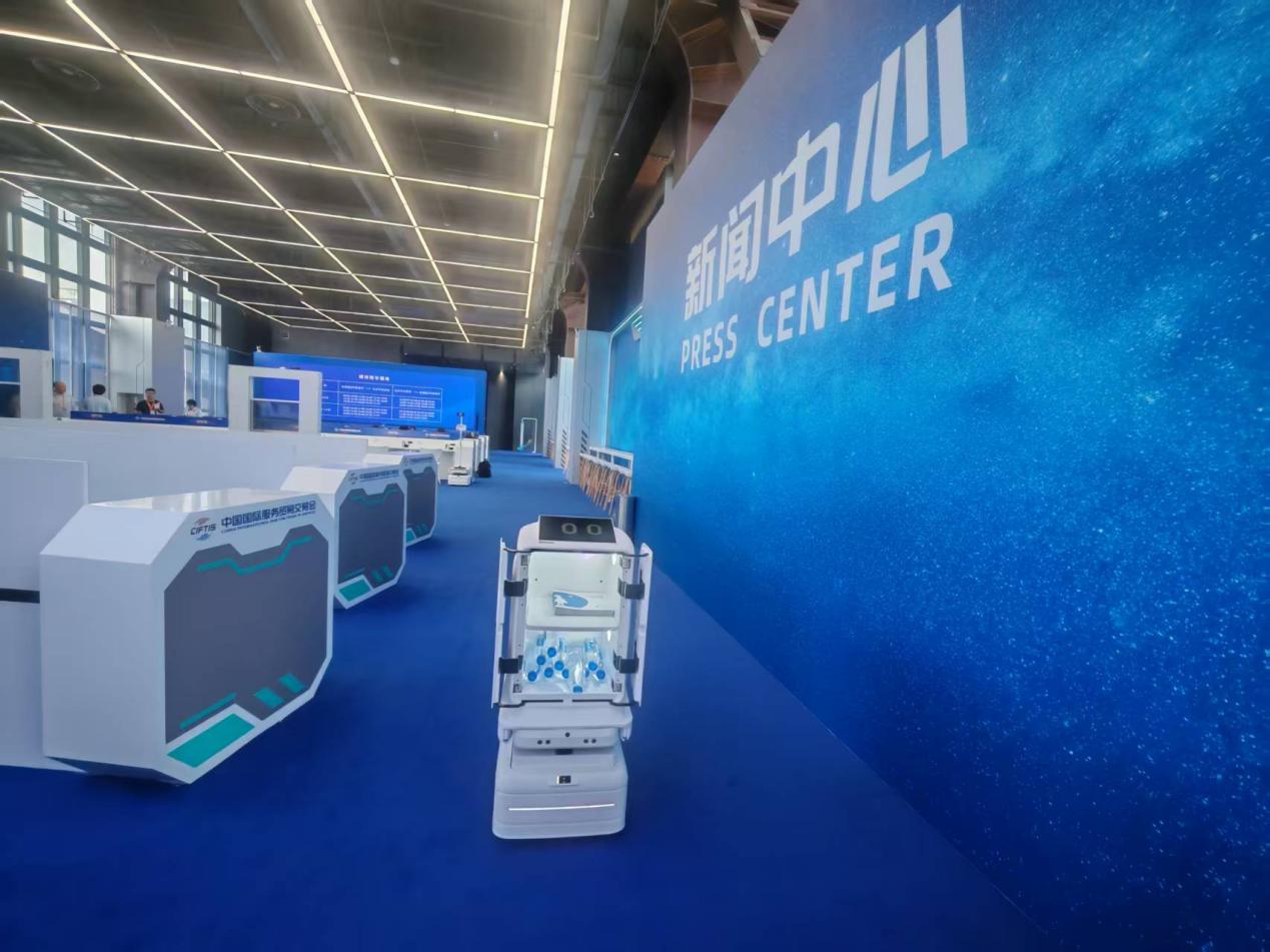 服贸会看点：云迹科技服务机器人从“单机智能”迈向“群体智能”