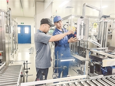 步长制药生产一线见闻：“智”造升级+研发创新 激活高质量发展新引擎