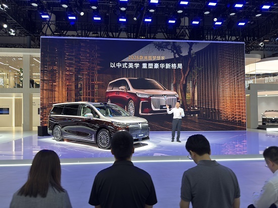 开启“智能超混MPV新时代”，2026款岚图梦想家成都车展开启预售