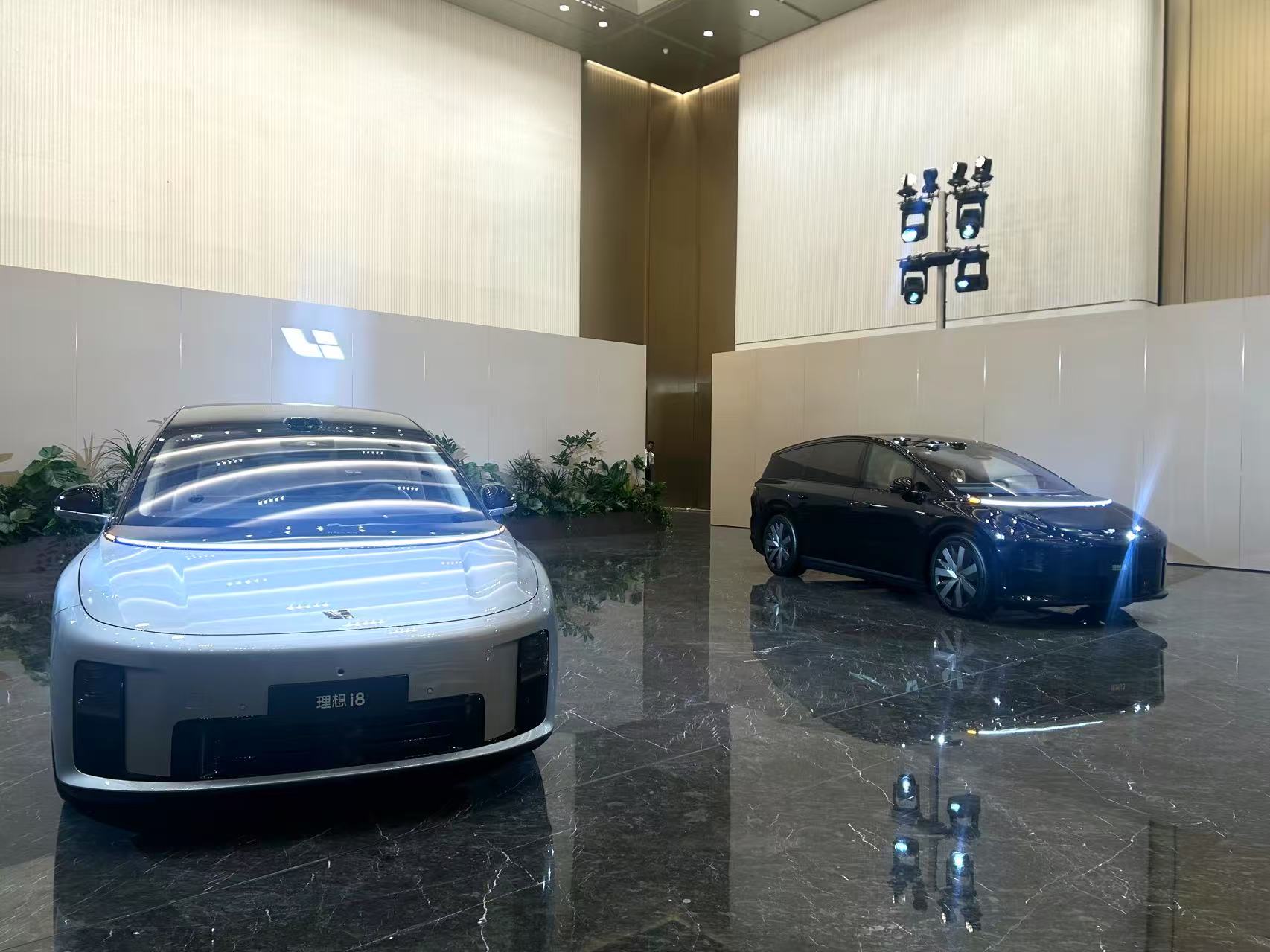 理想汽车第二季度净利润11亿元，李想:加速技术平台和产品更新迭代速度，确保出牌频率更快