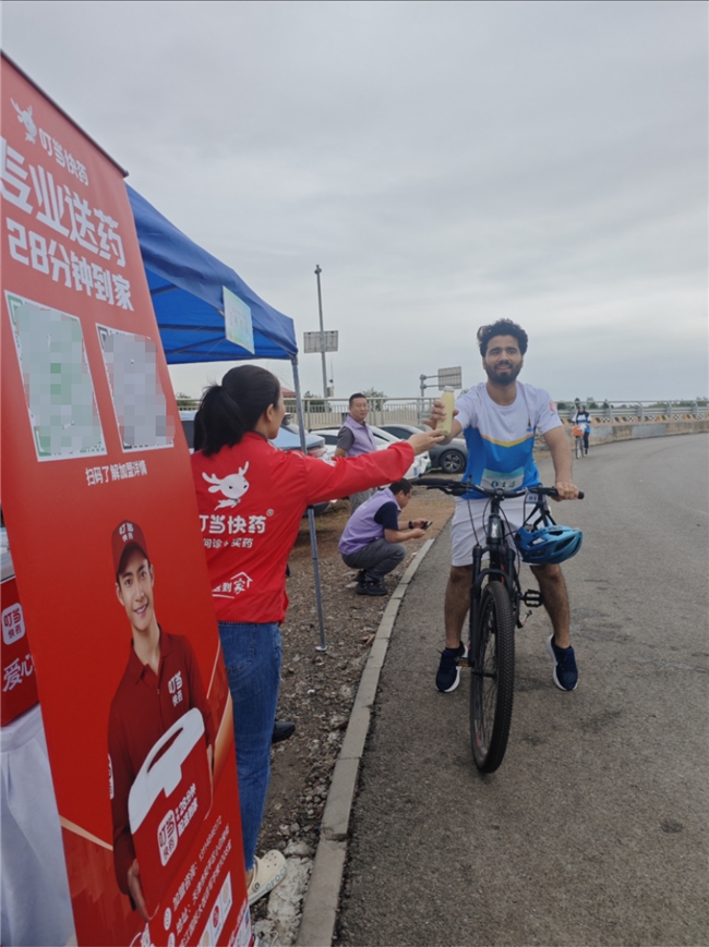 叮当健康双向守护行动升级：健康小屋驻点天津国际友好骑行活动现场